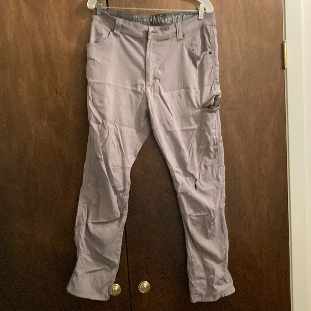 Wrangler Gray Cargo Pants with Relaxed Fit